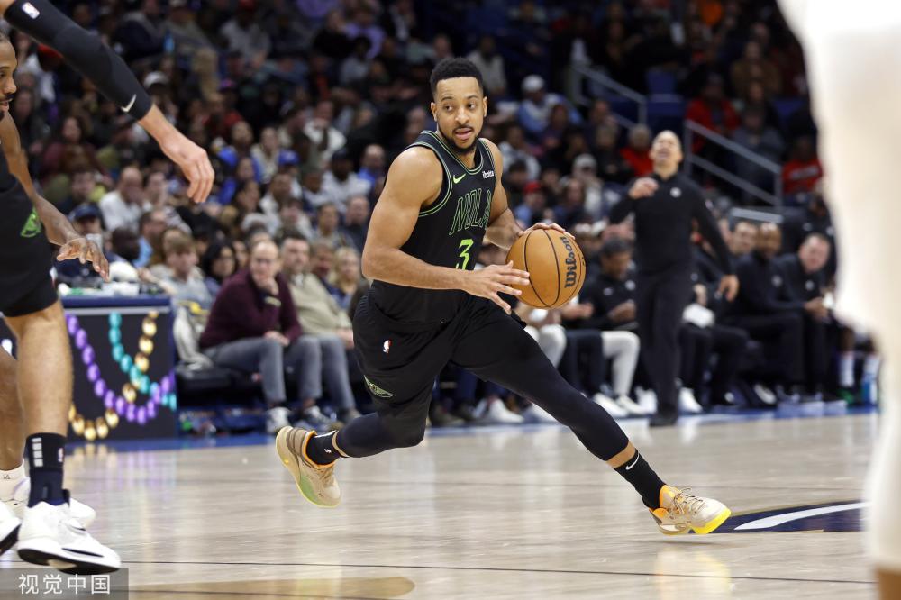 位年轻且已 位年轻且已